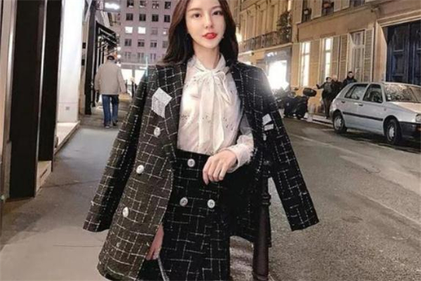 小香風外套適合多大年齡 優(yōu)雅美麗的象征 小香風外套適合多大年齡 優(yōu)雅美麗的象征