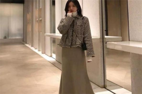 小香風外套適合多大年齡 優(yōu)雅美麗的象征 小香風外套適合多大年齡 優(yōu)雅美麗的象征