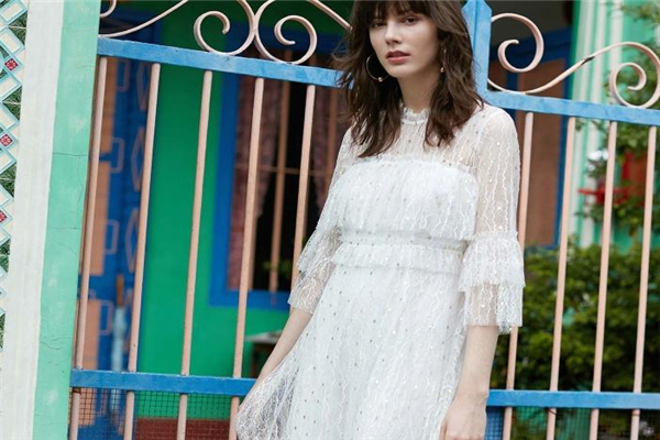 蕾絲裙適合什么場合穿 不同場合穿搭技巧 蕾絲裙適合什么場合穿 不同場合穿搭技巧