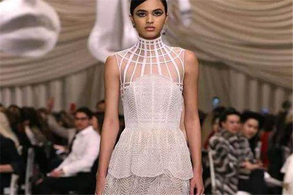 連衣裙怎么疊省空間 收納方法很重要 連衣裙怎么疊省空間 收納方法很重要