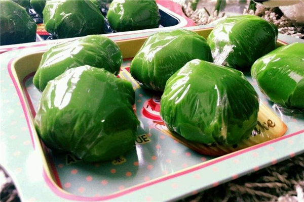 青團(tuán)里面有色素嗎 屬于健康食品 青團(tuán)里面有色素嗎 屬于健康食品