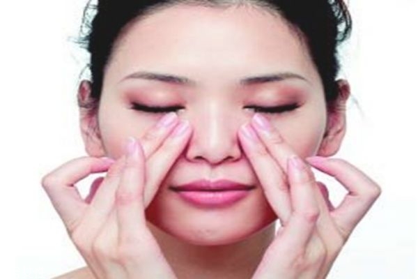 眼霜按摩手法 教你正確使用眼霜 眼霜按摩手法 教你正確使用眼霜