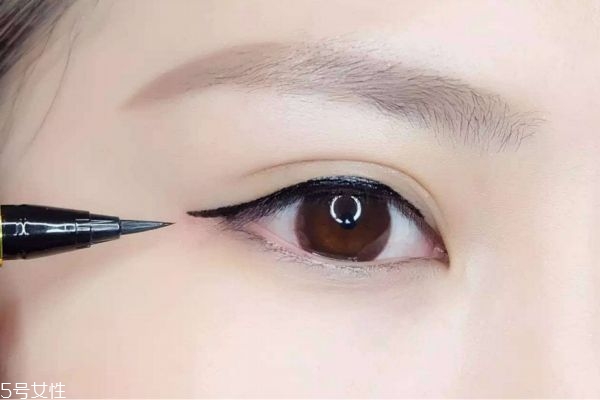 初學(xué)者自己怎么畫眼線 超簡(jiǎn)單眼線畫法 初學(xué)者自己怎么畫眼線 超簡(jiǎn)單眼線畫法