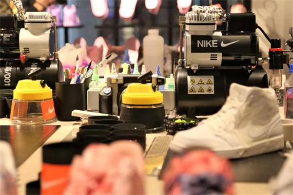 上海耐克001定制價格 官方球鞋浸染