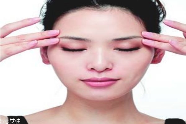 眼霜按摩手法 教你正確使用眼霜 眼霜按摩手法 教你正確使用眼霜