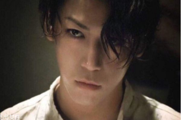 男生長發(fā)發(fā)型有哪些 男生留長發(fā)有幾種發(fā)型 男生長發(fā)發(fā)型有哪些 男生留長發(fā)有幾種發(fā)型