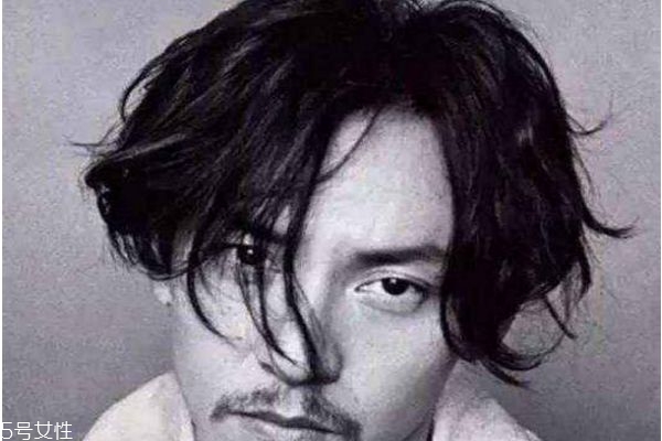 男生長發(fā)發(fā)型有哪些 男生留長發(fā)有幾種發(fā)型 男生長發(fā)發(fā)型有哪些 男生留長發(fā)有幾種發(fā)型