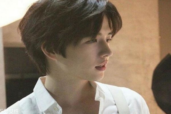 男生長發(fā)發(fā)型有哪些 男生留長發(fā)有幾種發(fā)型 男生長發(fā)發(fā)型有哪些 男生留長發(fā)有幾種發(fā)型