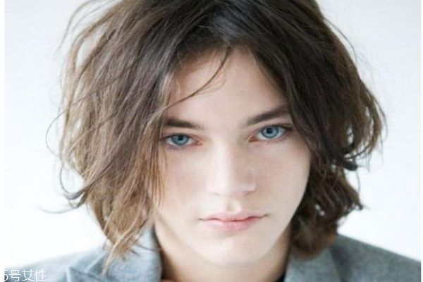 男生長發(fā)發(fā)型有哪些 男生留長發(fā)有幾種發(fā)型 男生長發(fā)發(fā)型有哪些 男生留長發(fā)有幾種發(fā)型