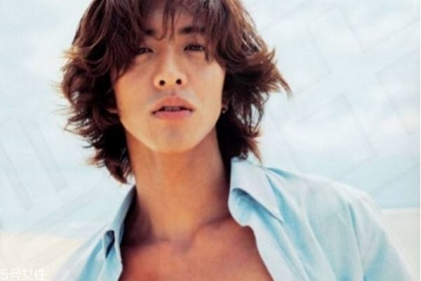 男生長發(fā)發(fā)型有哪些 男生留長發(fā)有幾種發(fā)型 男生長發(fā)發(fā)型有哪些 男生留長發(fā)有幾種發(fā)型