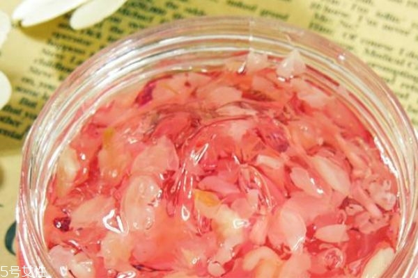 玫瑰花面膜的功效與作用 玫瑰花面膜的制作方法 玫瑰花面膜的功效與作用 玫瑰花面膜的制作方法