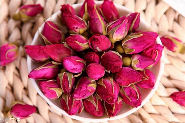 玫瑰花泡水能泡幾次 玫瑰花泡水喝的好處 玫瑰花泡水能泡幾次 玫瑰花泡水喝的好處