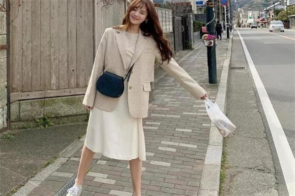 踏青適合穿什么衣服 極簡(jiǎn)風(fēng)了解一下 踏青適合穿什么衣服 極簡(jiǎn)風(fēng)了解一下