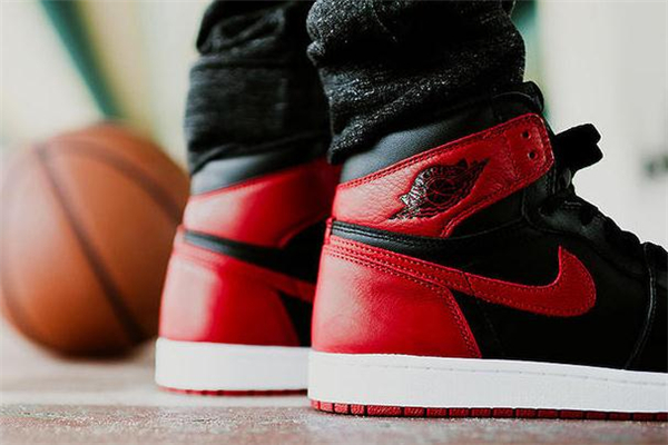 aj1禁穿和芝加哥區(qū)別 配色差異很大 aj1禁穿和芝加哥區(qū)別 配色差異很大