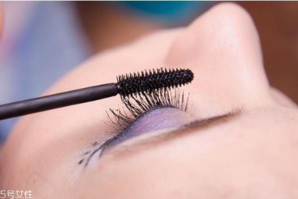 眼睫毛下垂怎么改善 解決睫毛下垂的小妙招 眼睫毛下垂怎么改善 解決睫毛下垂的小妙招