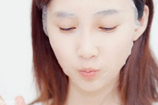 泥膜外層還能貼面膜嗎 把面膜敷在泥膜上好嗎 泥膜外層還能貼面膜嗎 把面膜敷在泥膜上好嗎