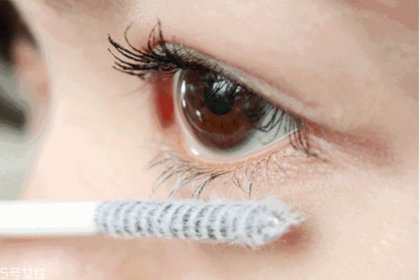 眼睫毛下垂怎么改善 解決睫毛下垂的小妙招 眼睫毛下垂怎么改善 解決睫毛下垂的小妙招