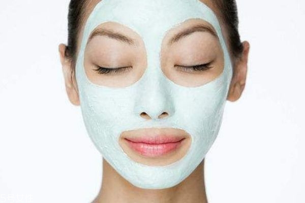 泥膜外層還能貼面膜嗎 把面膜敷在泥膜上好嗎 泥膜外層還能貼面膜嗎 把面膜敷在泥膜上好嗎