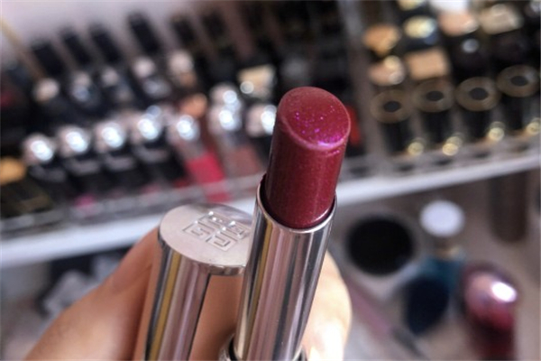 紀(jì)梵希小粉唇304試色 紀(jì)梵希小粉唇304暗夜玫瑰 紀(jì)梵希小粉唇304試色 紀(jì)梵希小粉唇304暗夜玫瑰