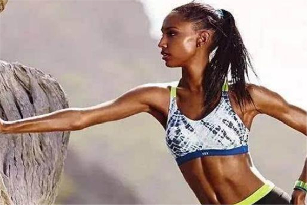 女生三角肌發(fā)達怎么減 減少力量訓(xùn)練 女生三角肌發(fā)達怎么減 減少力量訓(xùn)練