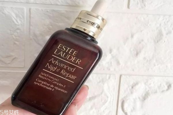 不同膚質(zhì)適合哪種精華液 不同膚質(zhì)年齡怎么選精華液 不同膚質(zhì)適合哪種精華液 不同膚質(zhì)年齡怎么選精華液