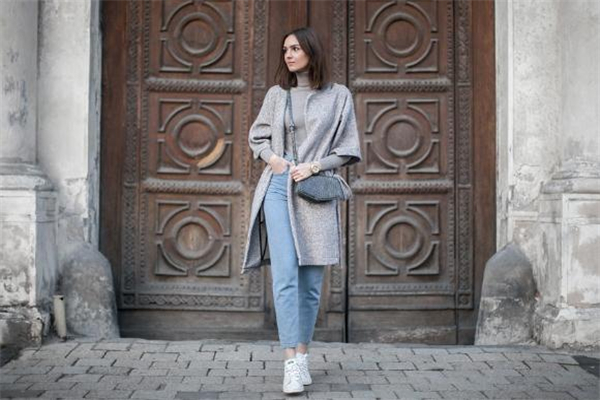 mom jeans是蘿卜褲嗎 mom jeans和蘿卜褲的區(qū)別 mom jeans是蘿卜褲嗎 mom jeans和蘿卜褲的區(qū)別