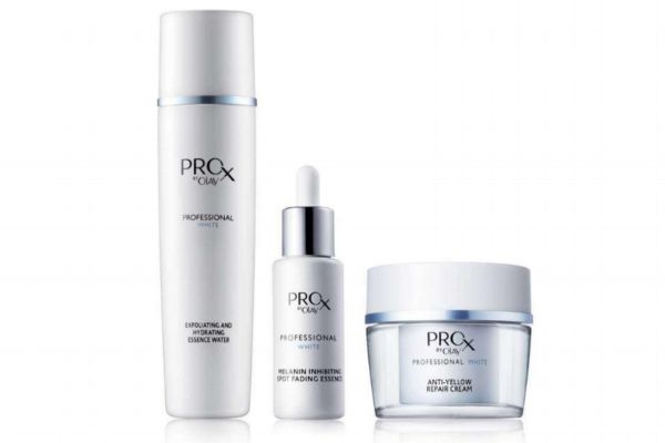 精華液能涂眼部嗎 精華液能不能涂眼部周?chē)? alt=