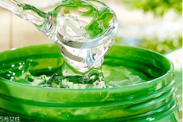 晚上蘆薈膠的使用順序 晚上擦蘆薈膠的禁忌 晚上蘆薈膠的使用順序 晚上擦蘆薈膠的禁忌