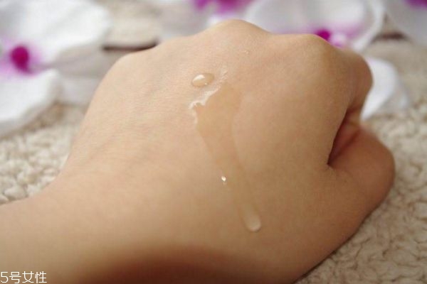 論保濕對(duì)肌膚的重要性 論保濕對(duì)肌膚的重要性