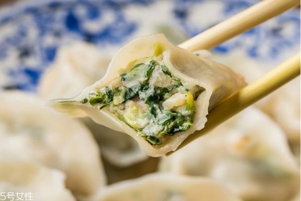 孕婦可以吃薺菜水餃嗎 孕婦吃了薺菜會(huì)怎樣 孕婦可以吃薺菜水餃嗎 孕婦吃了薺菜會(huì)怎樣