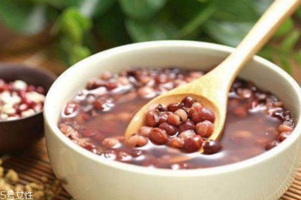 紅豆薏仁水有什么功效 煮紅豆薏仁要注意 紅豆薏仁水有什么功效 煮紅豆薏仁要注意
