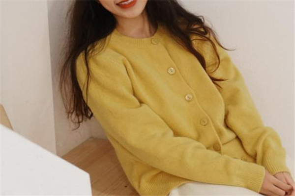 鵝黃色配什么顏色好看 春裝爆款配色 鵝黃色配什么顏色好看 春裝爆款配色