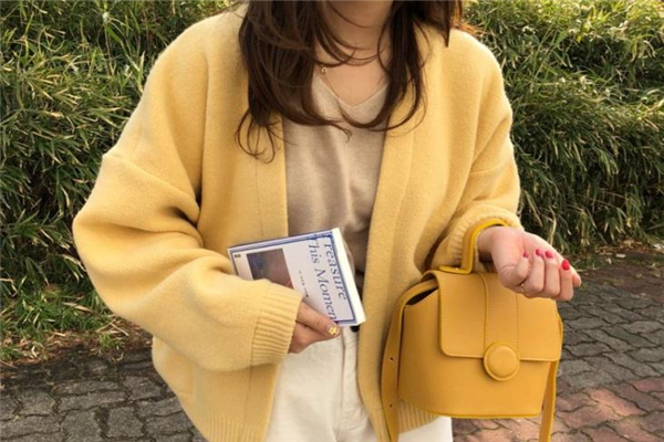 鵝黃色配什么顏色好看 春裝爆款配色 鵝黃色配什么顏色好看 春裝爆款配色