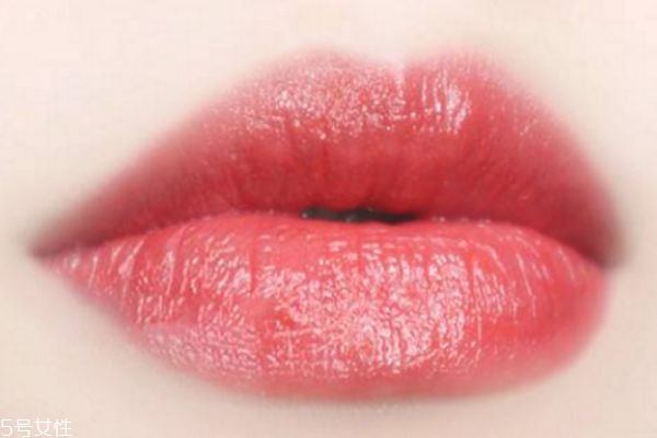 珊瑚紅適合黃皮膚嗎 珊瑚紅口紅適合什么人 珊瑚紅適合黃皮膚嗎 珊瑚紅口紅適合什么人