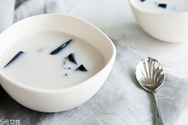 龜苓膏太稀怎么補(bǔ)救 龜苓膏的副作用