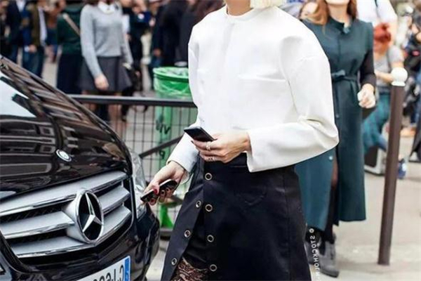 開叉裙怎么搭配 兼具成熟與性感 開叉裙怎么搭配 兼具成熟與性感