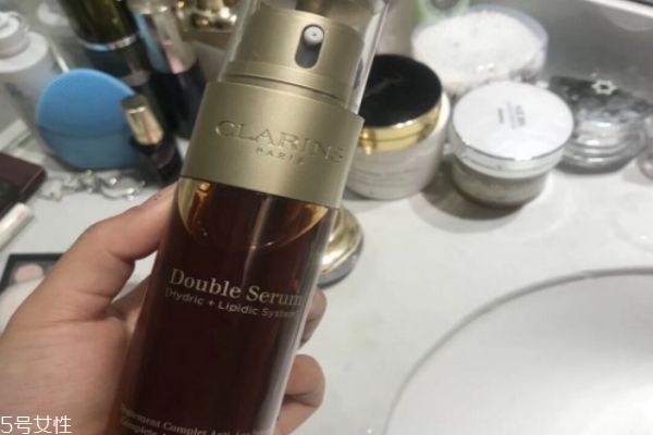 嬌韻詩雙萃精華什么時候用 嬌韻詩雙萃精華按哪邊 嬌韻詩雙萃精華什么時候用 嬌韻詩雙萃精華按哪邊