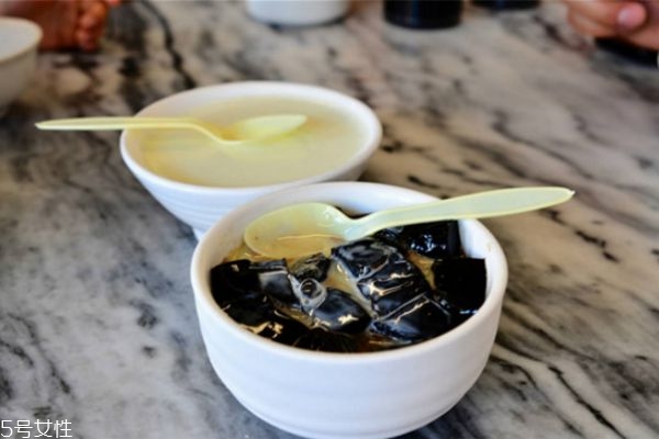 龜苓膏太稀怎么補(bǔ)救 龜苓膏的副作用