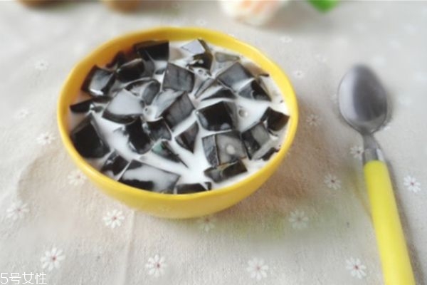 龜苓膏太稀怎么補(bǔ)救 龜苓膏的副作用