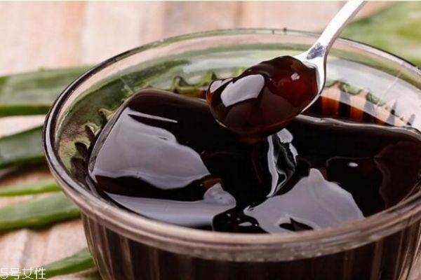 龜苓膏是苦的嗎 龜苓膏和燒仙草的區(qū)別 龜苓膏是苦的嗎 龜苓膏和燒仙草的區(qū)別