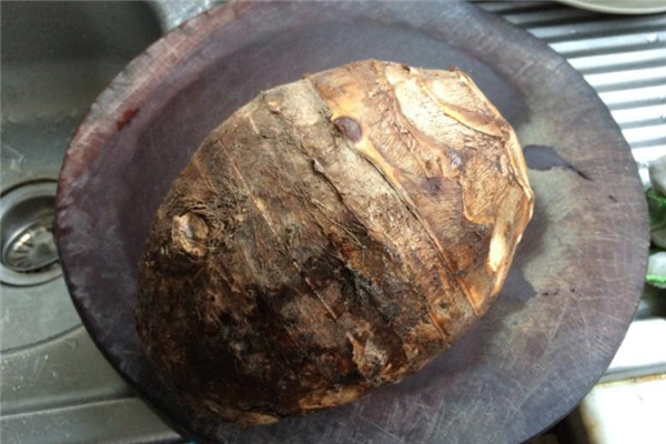 荔浦芋頭和香芋的區(qū)別 個(gè)頭產(chǎn)地都不同 荔浦芋頭和香芋的區(qū)別 個(gè)頭產(chǎn)地都不同