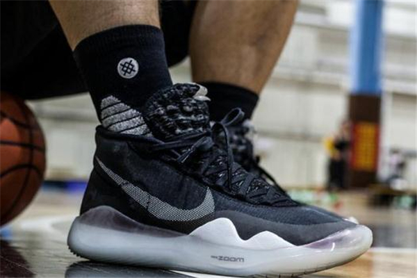 耐克kd12和pg3哪個(gè)好 pg3和kd12對(duì)比測(cè)評(píng) 耐克kd12和pg3哪個(gè)好 pg3和kd12對(duì)比測(cè)評(píng)