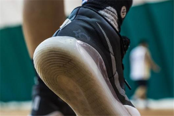 耐克kd12和pg3哪個(gè)好 pg3和kd12對(duì)比測(cè)評(píng) 耐克kd12和pg3哪個(gè)好 pg3和kd12對(duì)比測(cè)評(píng)