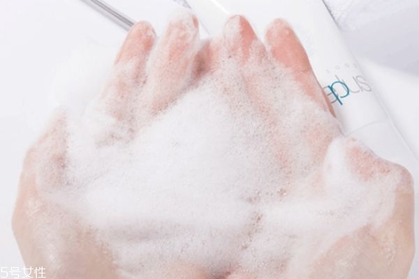 ?一瓶洗面奶可以用多久 洗面奶用多久最合適 ?一瓶洗面奶可以用多久 洗面奶用多久最合適