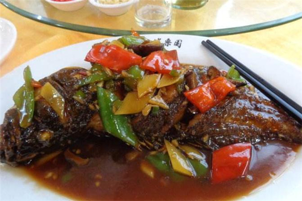 紅燒石斑魚的做法 家常做法很簡(jiǎn)單 紅燒石斑魚的做法 家常做法很簡(jiǎn)單