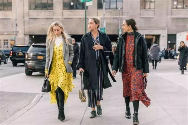 春裝配什么內(nèi)搭好看 春天內(nèi)搭選購攻略 春裝配什么內(nèi)搭好看 春天內(nèi)搭選購攻略