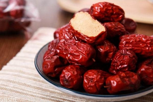 吃干紅棗會(huì)胖嗎 紅棗可以和哪些食物搭配一起吃 吃干紅棗會(huì)胖嗎 紅棗可以和哪些食物搭配一起吃