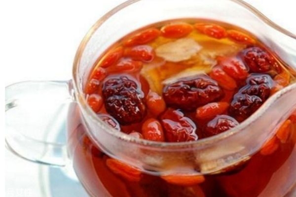 紅棗泡水的功效與作用 紅棗泡水的禁忌 紅棗泡水的功效與作用 紅棗泡水的禁忌