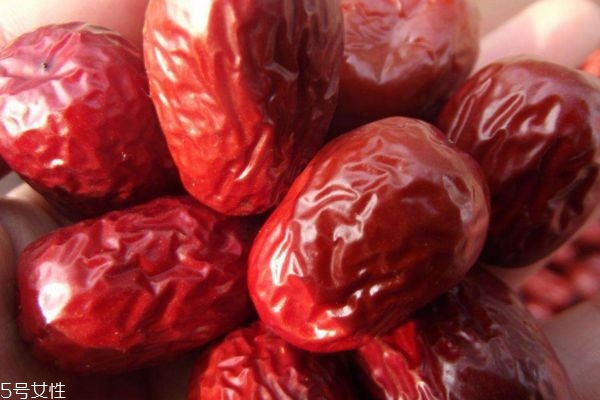 吃干紅棗會(huì)胖嗎 紅棗可以和哪些食物搭配一起吃 吃干紅棗會(huì)胖嗎 紅棗可以和哪些食物搭配一起吃