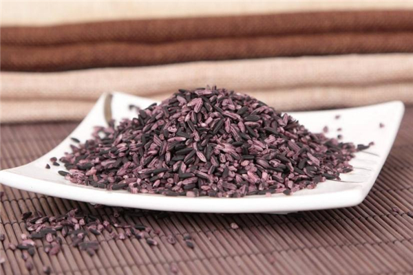 紫米是黑米嗎 紫米和黑米的區(qū)別 紫米是黑米嗎 紫米和黑米的區(qū)別